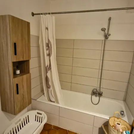 Apartment Climatise Avec Parking, Proche Et Commerces A - Fr-1-780-92 Sainte-Maxime