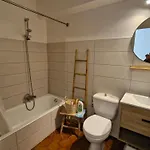 Appartement Climatise Avec Parking, Proche Et Commerces A - Fr-1-780-92
