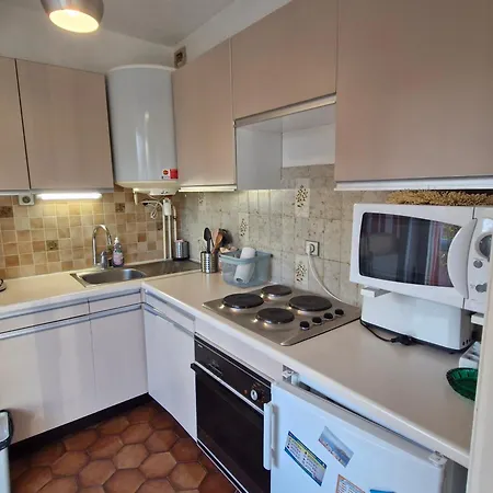 Apartment Climatise Pres De La Et Commerces, Parking, Animaux Acceptes, - Fr-1-780-92