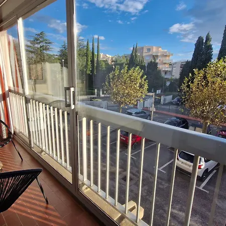 Climatise Pres De La Et Commerces, Parking, Animaux Acceptes, - Fr-1-780-92 Apartment *