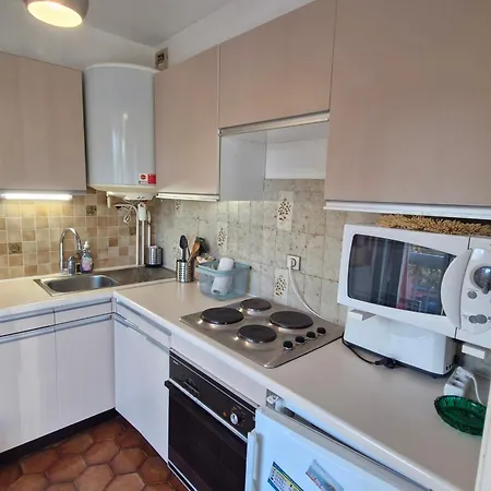 Climatise Avec Parking, Proche Et Commerces A - Fr-1-780-92