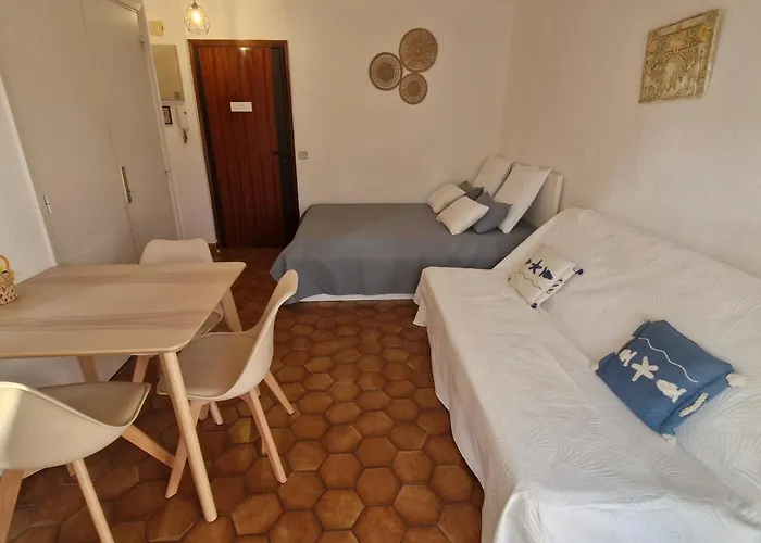 Appartement Climatisé Avec Balcon Et Parking, Proche Plages De - Fr-1-780-92 *