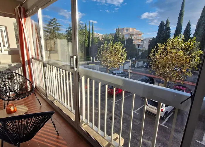 Climatisé Avec Balcon Et Parking, Proche Plages De - Fr-1-780-92 Appartement *